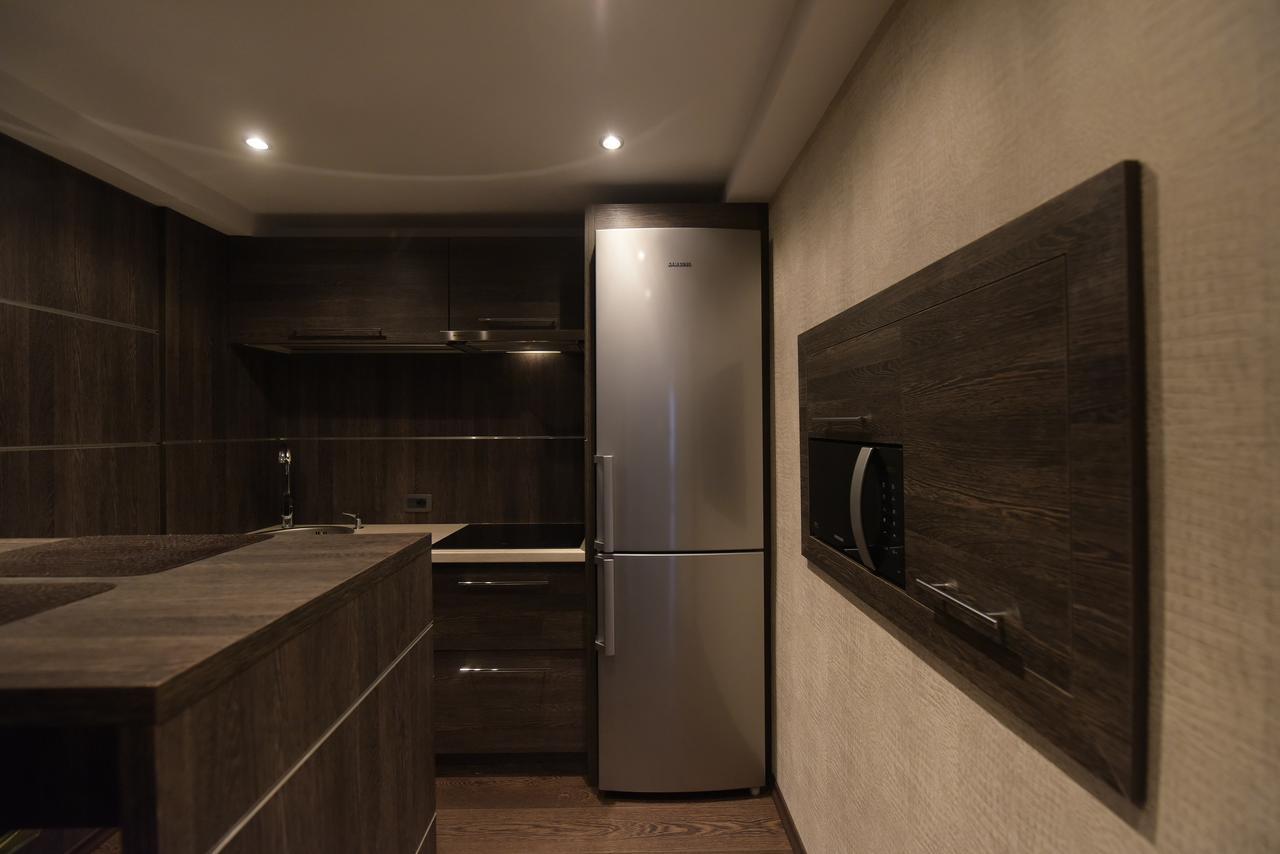 H & V Residence - Bungalow Apartment Arad Bagian luar foto