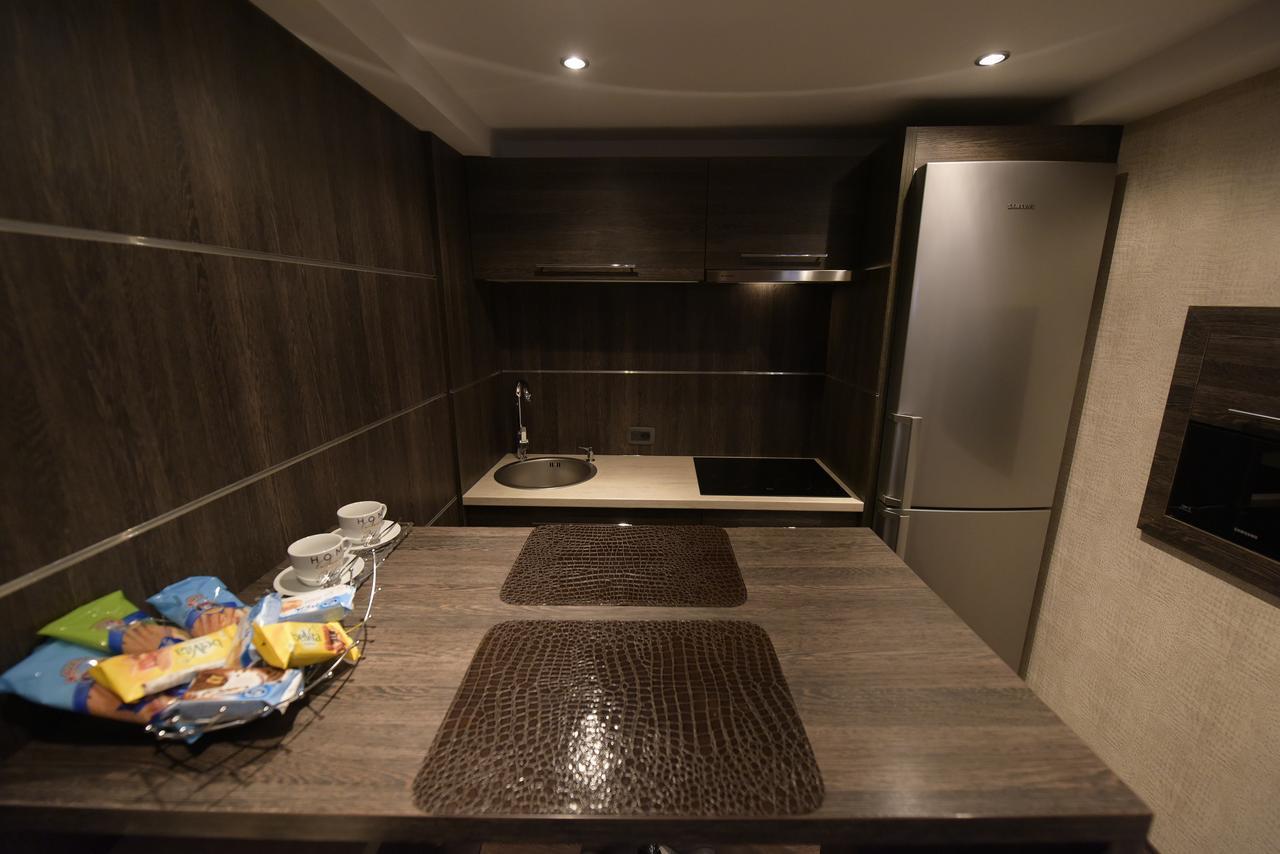 H & V Residence - Bungalow Apartment Arad Bagian luar foto