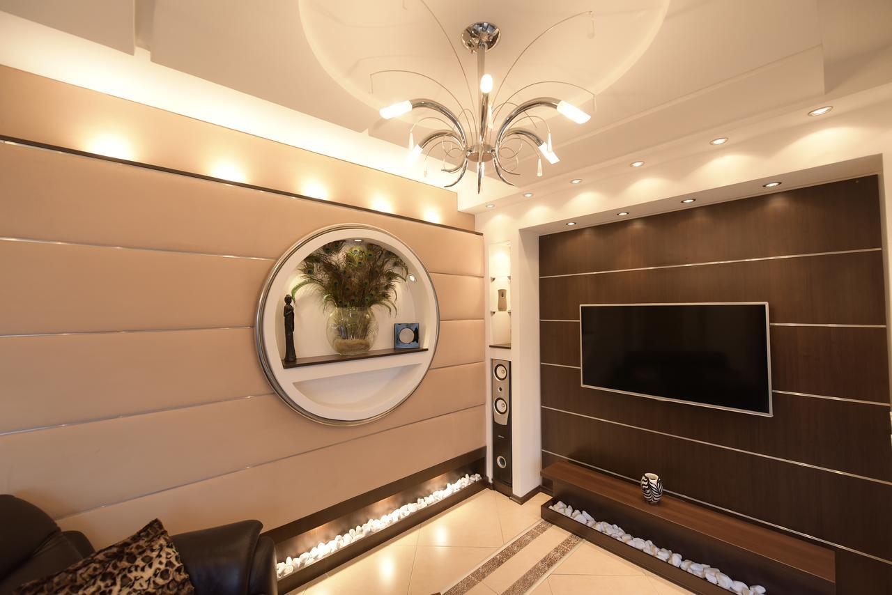 H & V Residence - Bungalow Apartment Arad Bagian luar foto