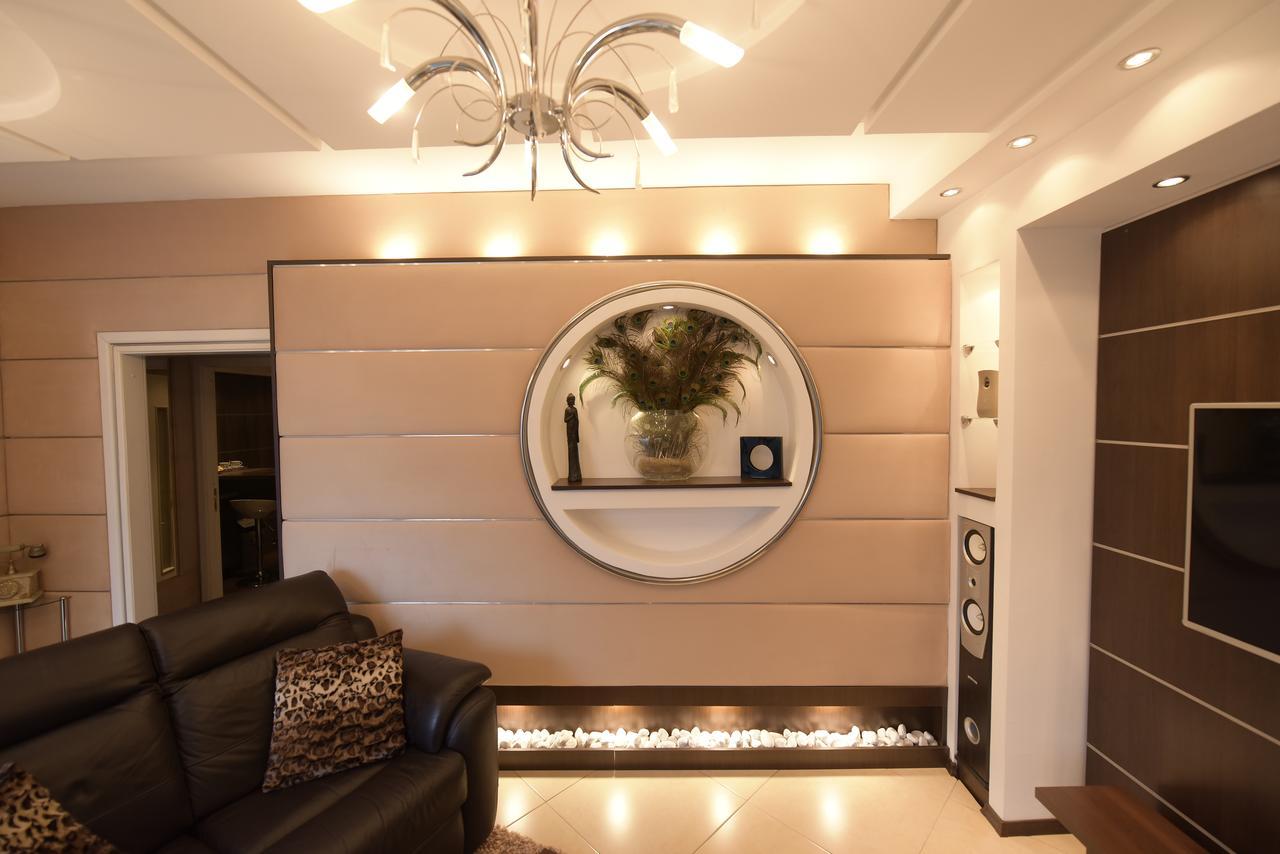 H & V Residence - Bungalow Apartment Arad Bagian luar foto