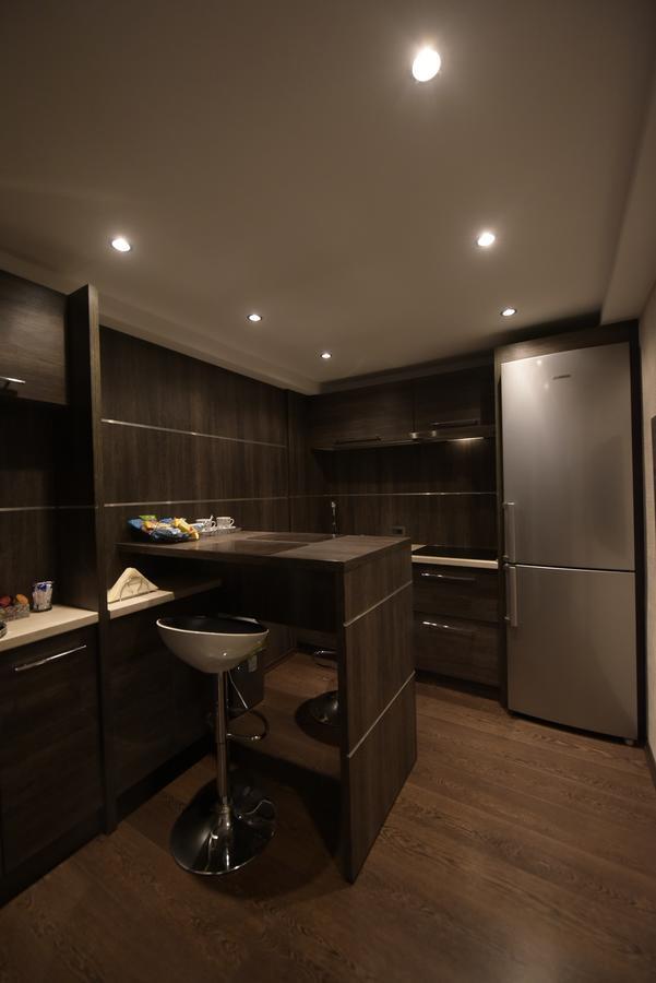 H & V Residence - Bungalow Apartment Arad Bagian luar foto